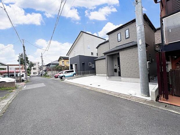前面道路を含めた現地写真です。