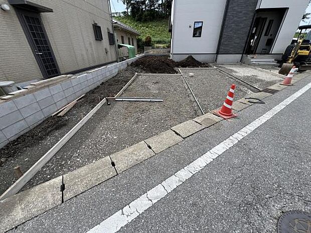 車種により3台駐車可能なので、ご家族で複数台所有する際や来客時に役立ちます。