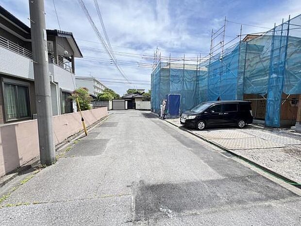 前面道路を含めた現地写真です。ぜひ周辺環境も併せてご覧ください。