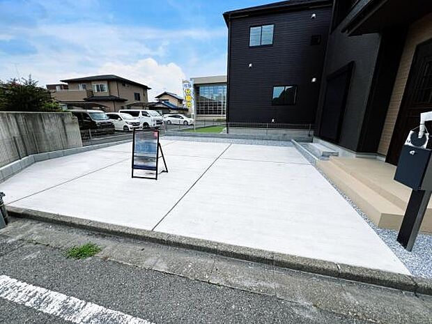 セカンドカーにも便利な駐車2台可能です。