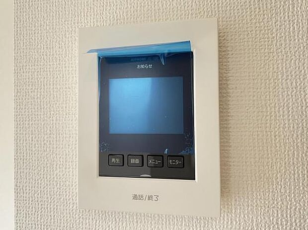 訪問者を確認できるTVモニター付きインターフォンです。