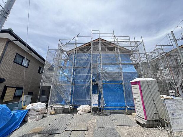 木造2階建てです。