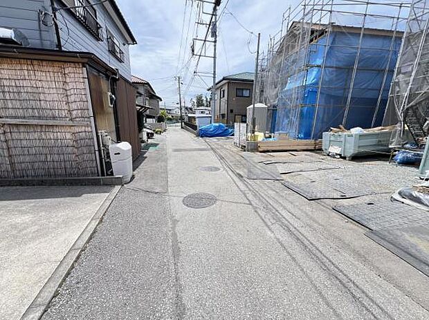 前面道路を含めた現地写真です。ぜひ周辺環境も併せてご覧ください。
