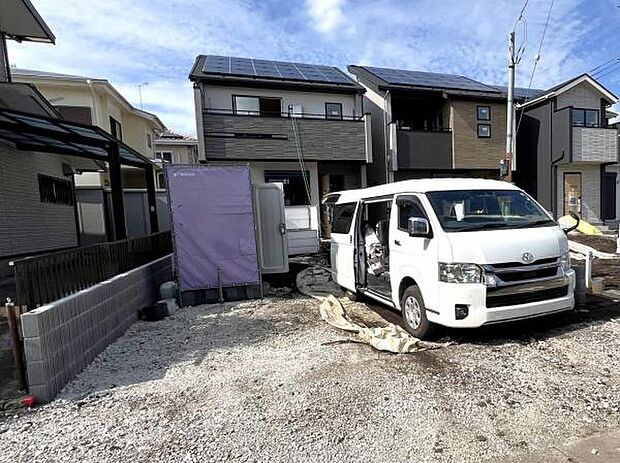 セカンドカーにも便利な並列駐車2台可能です。