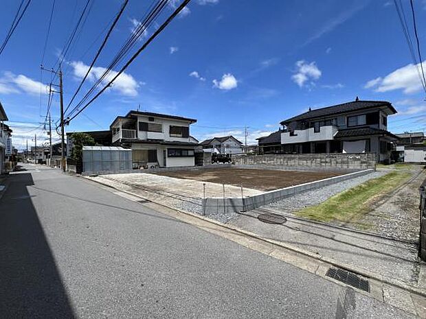 前面道路を含めた現地写真です。ぜひ周辺環境も併せてご覧ください。