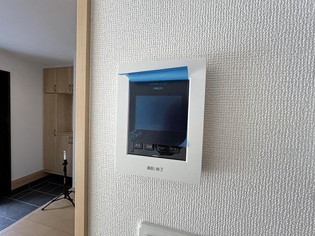 モニター付きインターフォンもうれしい標準装備です。