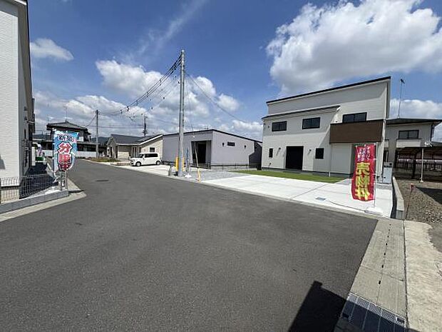 前面道路を含めた現地写真です。ぜひ周辺環境も併せてご覧ください。