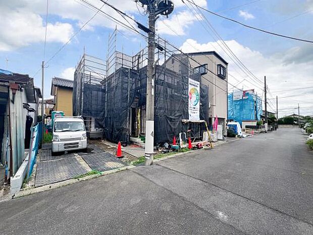 前面道路を含めた現地写真です。ぜひ周辺環境も併せてご覧ください。