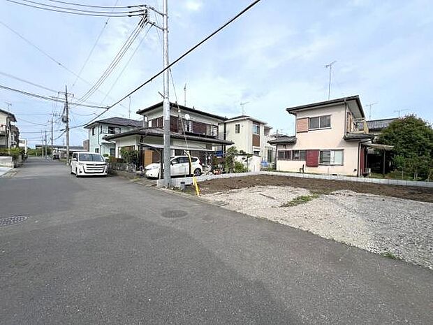 前面道路を含めた現地写真です。ぜひ周辺環境も併せてご覧ください。
