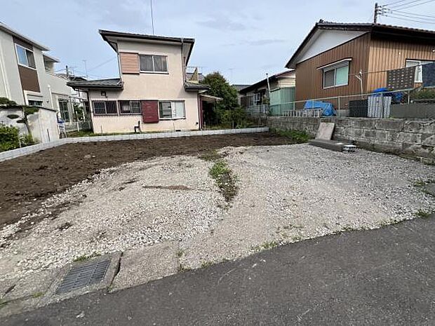 車種により3台駐車可能なので、ご家族で複数台所有する際や来客時に役立ちます。