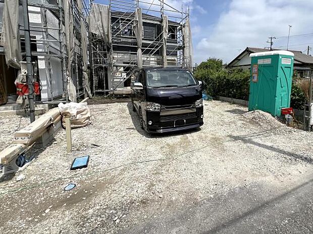 セカンドカーにも便利な並列駐車2台可能です。