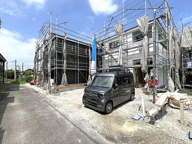 前面道路を含めた現地写真です。ぜひ周辺環境も併せてご覧ください。