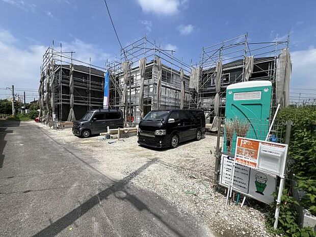 前面道路を含めた現地写真です。ぜひ周辺環境も併せてご覧ください。