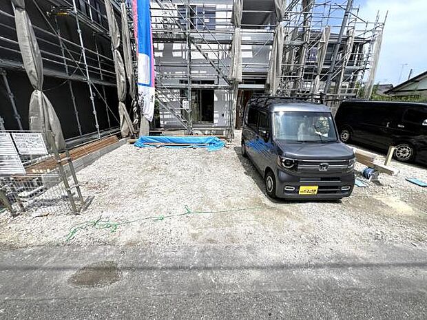 セカンドカーにも便利な並列駐車2台可能です。