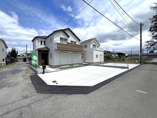 前面道路を含めた現地写真です。ぜひ周辺環境も併せてご覧ください。