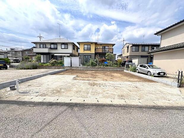 木造2階建てです。