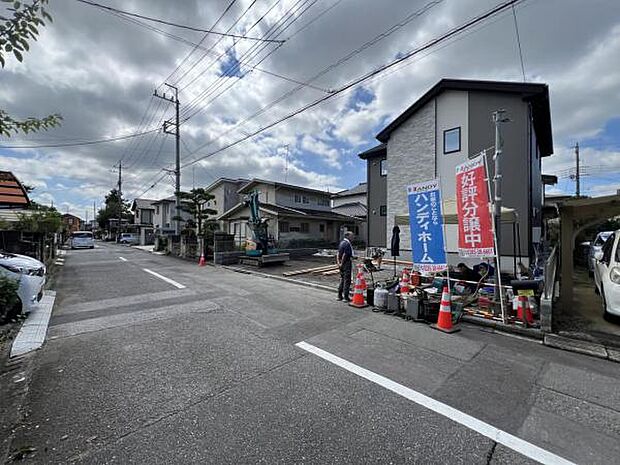 前面道路は幅員約6mございます。