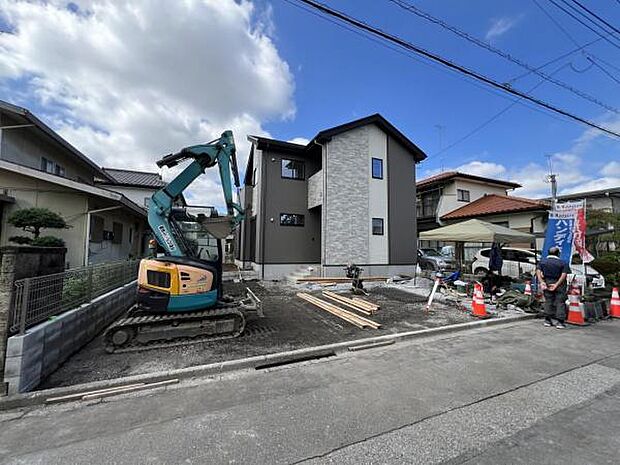 軽自動車含め3台停められます。