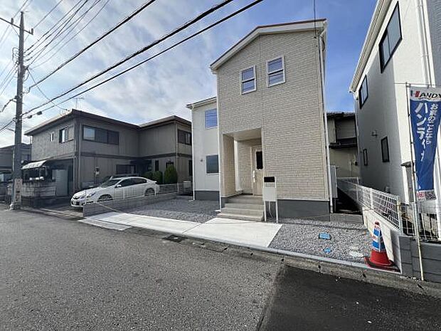 セカンドカーにも便利な並列駐車2台可能です。