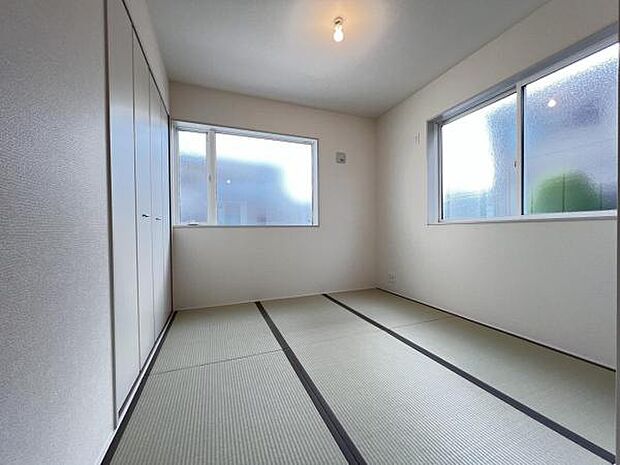 和室スペースです。畳のお部屋は寛げる空間ですね。