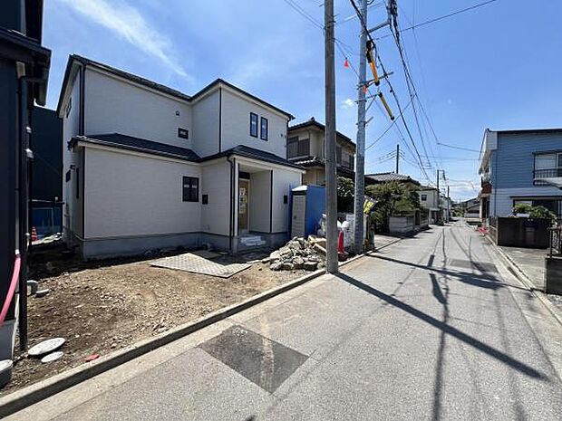前面道路を含めた現地写真です。ぜひ周辺環境も併せてご覧ください。