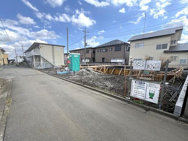 前面道路を含めた現地写真です。ぜひ周辺環境も併せてご覧ください。