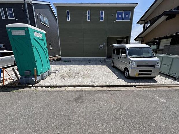セカンドカーにも便利な駐車2台可能です。