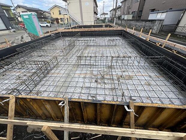 木造2階建て、耐震等級3級です。