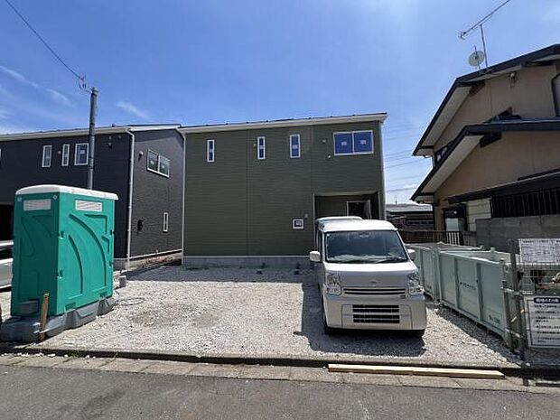 木造2階建てです。