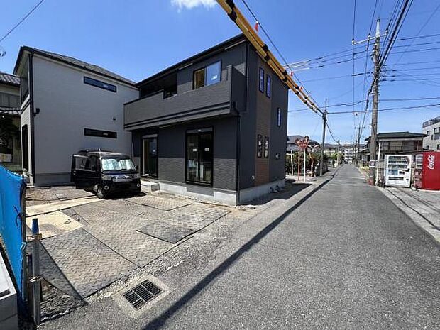 前面道路を含めた現地写真です。ぜひ周辺環境も併せてご覧ください。