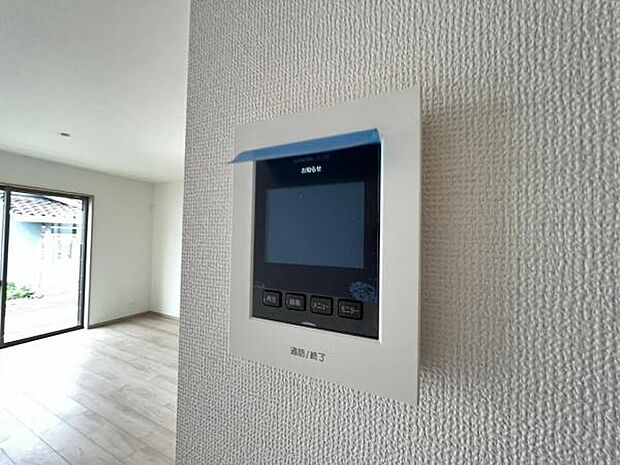 モニター付きインターフォンもうれしい標準装備です。