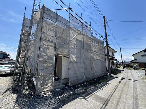 木造2階建て、耐震等級3級です。