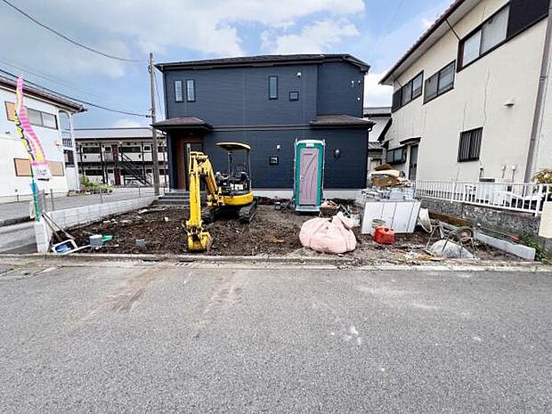 車種により3台駐車可能なので、ご家族で複数台所有する際や来客時に役立ちます。