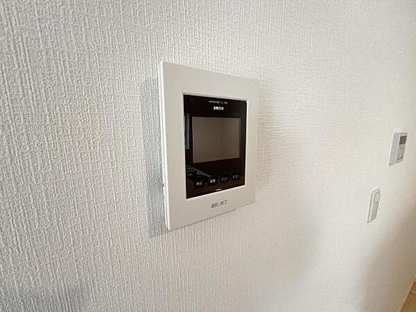 TVモニター付きインターフォンで、お部屋から訪問者を確認できます。
