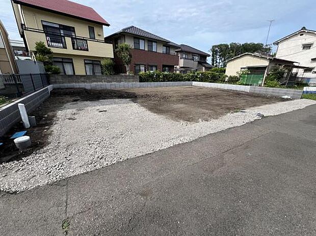 車種により3台駐車可能なので、ご家族で複数台所有する際や来客時に役立ちます。