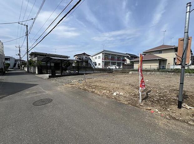 前面道路を含めた現地写真です。ぜひ周辺環境も併せてご覧ください。