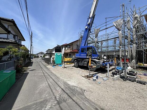前面道路を含めた現地写真です。ぜひ周辺環境も併せてご覧ください。