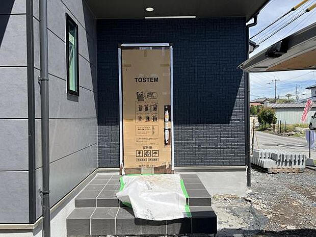 スマホケースやお財布にカードキーをいれておけば、かざすだけで簡単に玄関の開閉ができます。