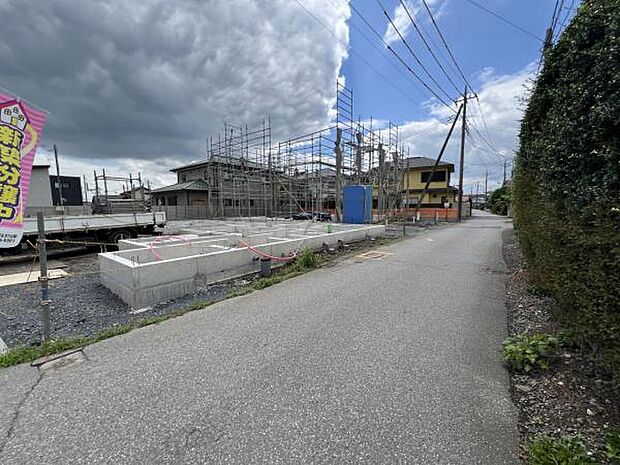 北東から撮影した現地写真です。角地で開放的です。