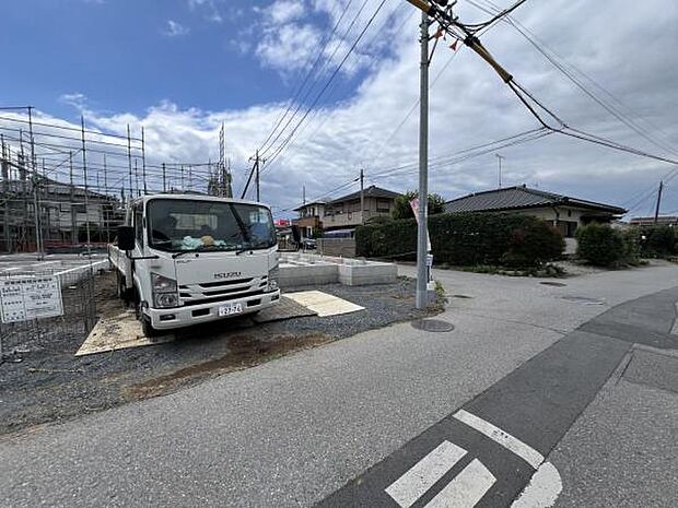 駐車スペースは2台分の車が停められます。