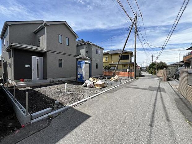 前面道路を含めた現地写真です。ぜひ周辺環境も併せてご覧ください。