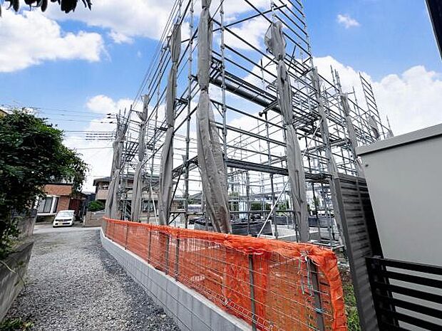 南西から撮影した現地写真です。西側に通路を挟むため、ゆったりしてます。