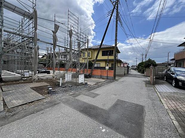 前面道路を含めた現地写真です。