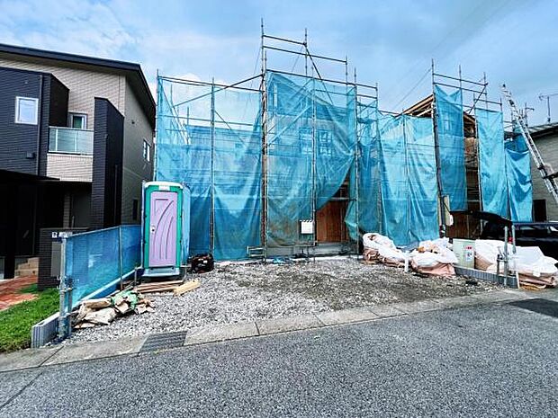 木造2階建てです。