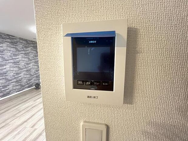訪問者を確認できるTVモニター付きインターフォンです。