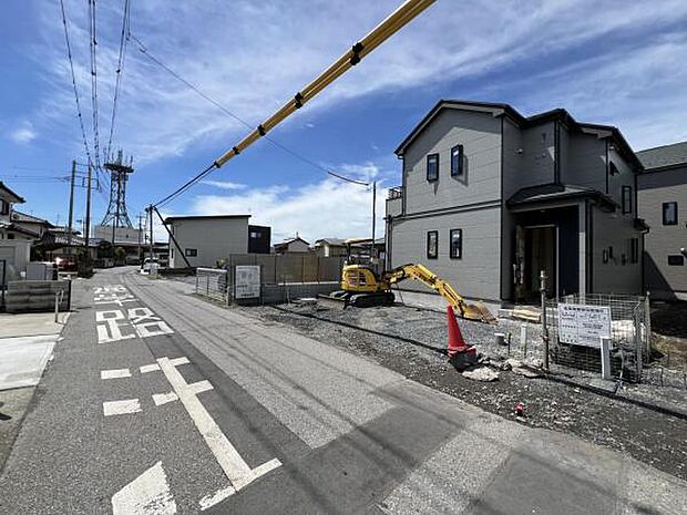 前面道路を含めた現地写真です。