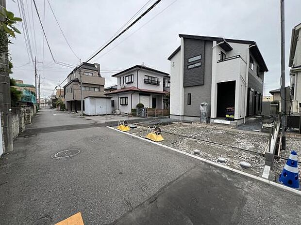 前面道路を含めた現地写真です。ぜひ周辺環境も併せてご覧ください。