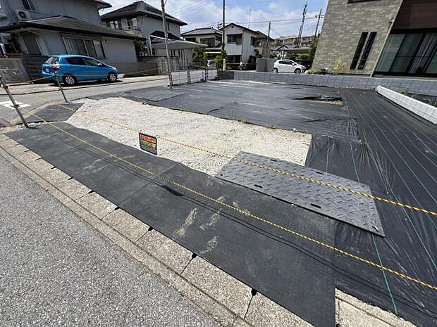 車種により3台駐車可能なので、ご家族で複数台所有する際や来客時に役立ちます。