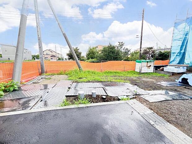 車種により3台以上駐車可能なので、ご家族で複数台所有する際や来客時に役立ちます。