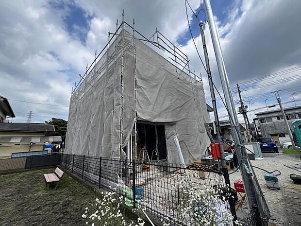 主寝室には3帖の広さのあるウォークインクローゼットがございます。